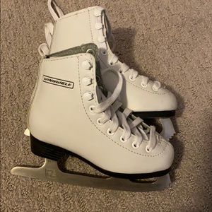 Winnwell ice skates toddler sz 6 2/3 . Worn once!